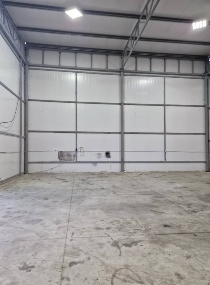 Tirane, jepet me qera magazine Kati 0, 180 m² 120.000 € (vaqarr)
