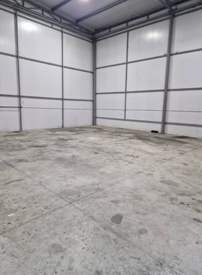 Tirane, jepet me qera magazine Kati 0, 180 m² 120.000 € (vaqarr)