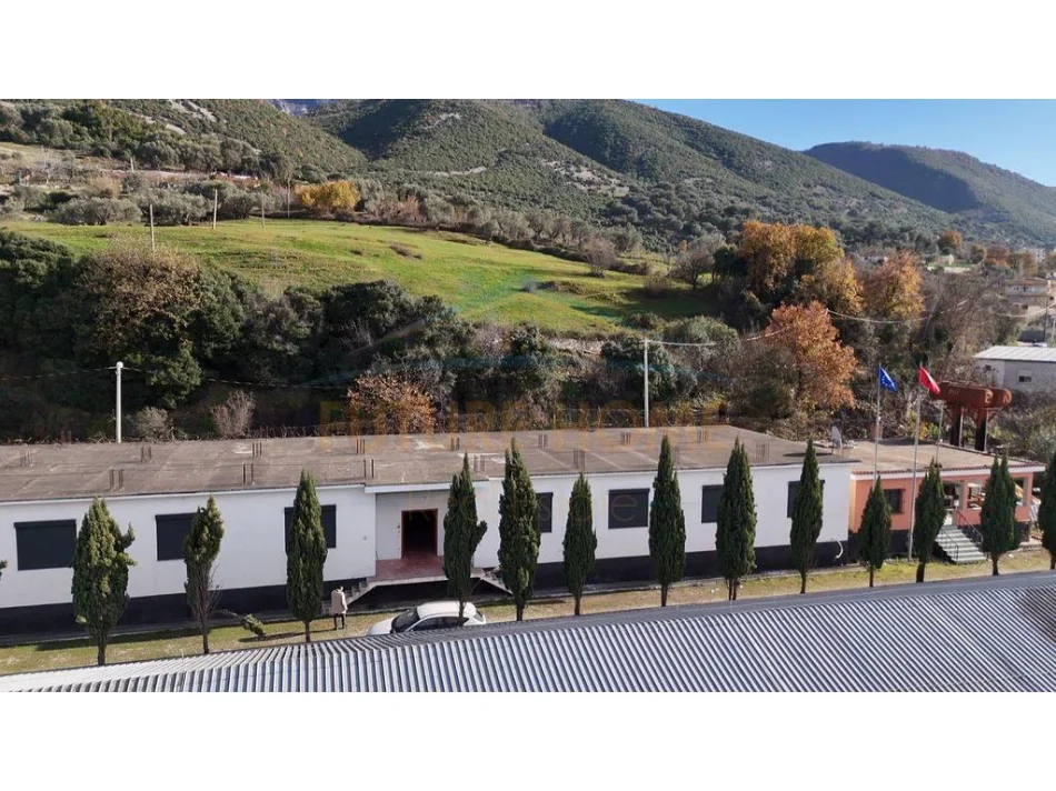 Tirane, jepet me qera magazine , 2.000 € (Tufine)