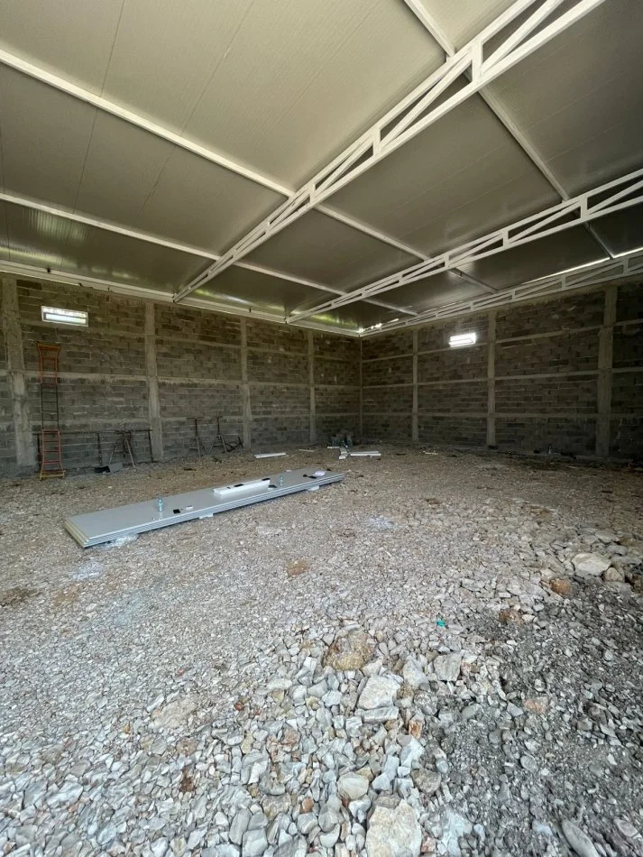 Tirane, jepet me qera ambjent biznesi Kati 0, 350 m² 1.500 € (VALIAS)