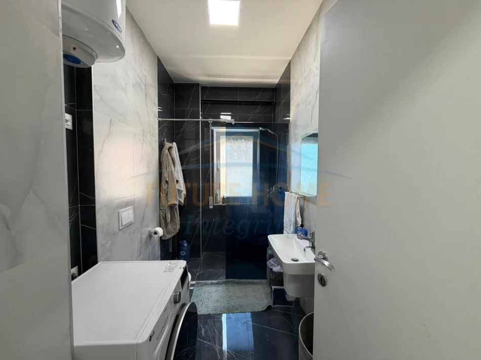Tirane, jepet me qera apartament 1+1 Kati 2, 68 m² 800 € (9-Kateshet , QENDER)