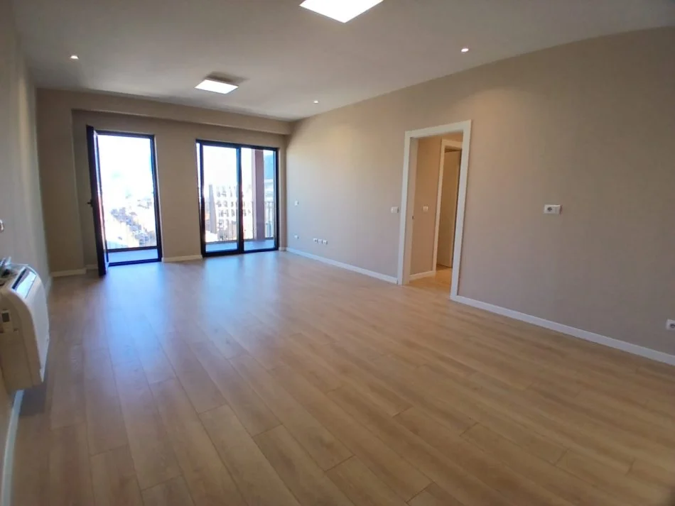 Tirane, jepet me qera ambjent biznesi Kati 1, 160 m² 1.400 € (tek Tirana Garden Building, Rruga e Kavajës.)