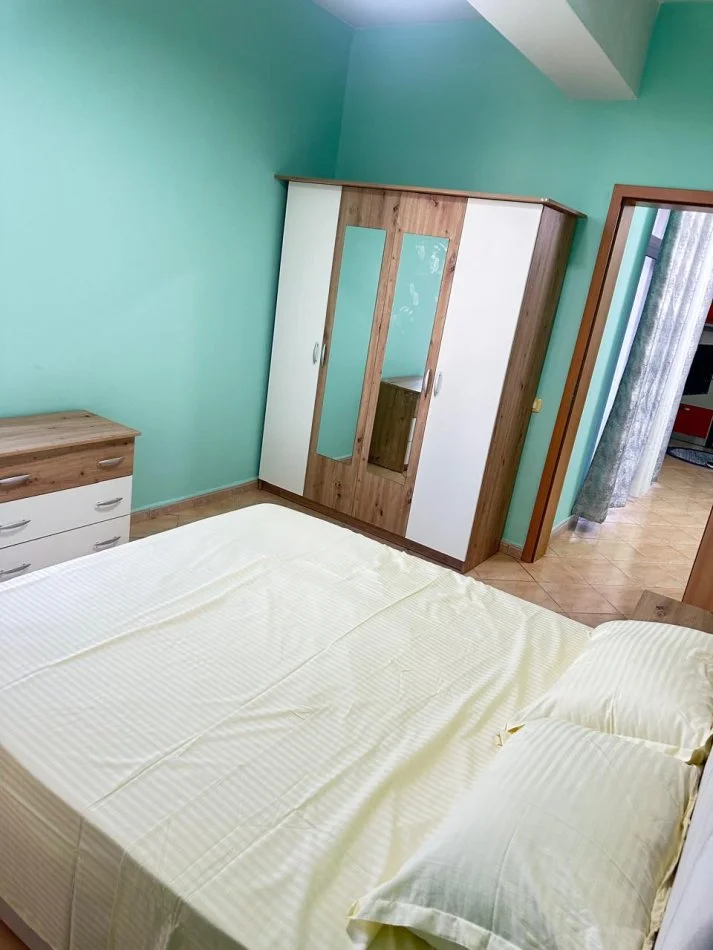 Tirane, jepet me qera apartament 1+1+Ballkon Kati 10, 77 m² 600 € (Rruga e Kavajes)