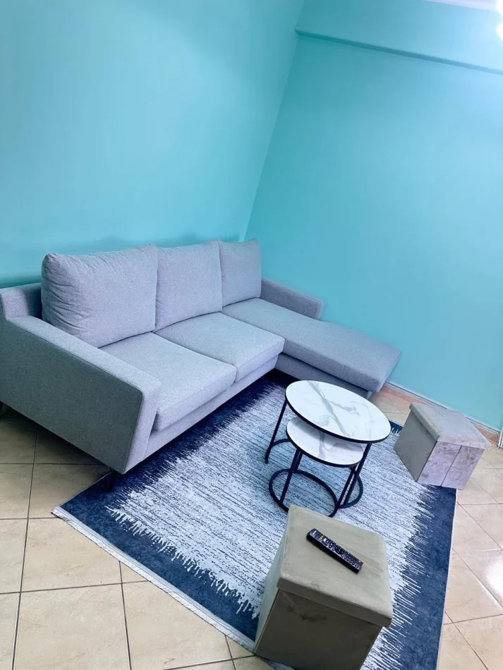 Tirane, jepet me qera apartament 1+1+Ballkon Kati 10, 77 m² 600 € (Rruga e Kavajes)