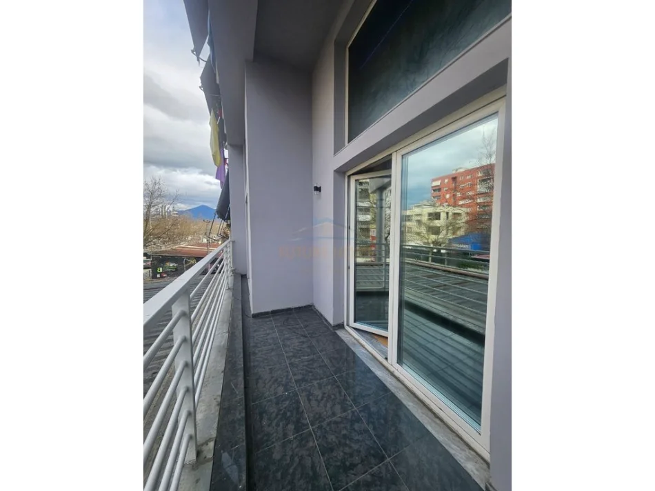 Tirane, jepet me qera apartament 2+1 Kati 1, 145 m² 500 € (RRUGA E KAVAJES)