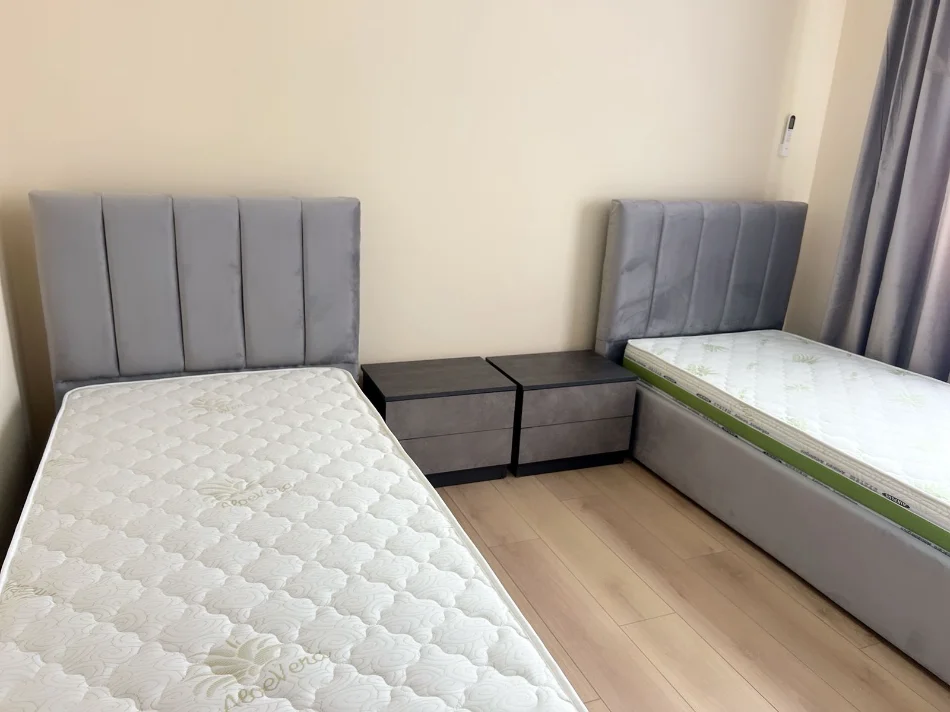 Tirane, jepet me qera apartament 1+1 , 70 m² 700 € (rruga kavajes)