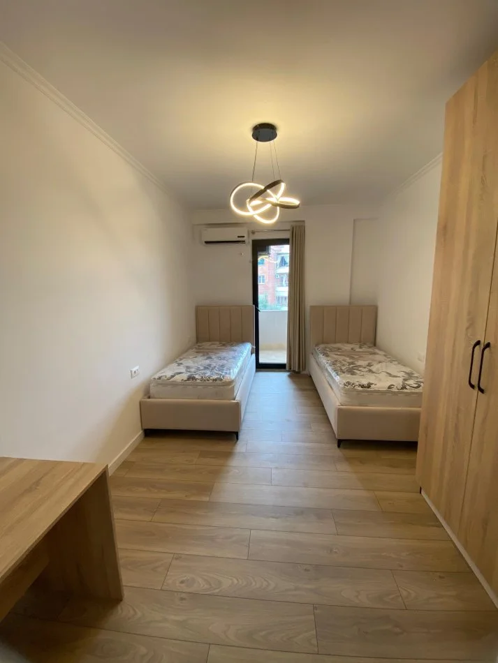 Tirane, jepet me qera apartament 1+1 , 88 m² 800 € (Kodra e Diellit)