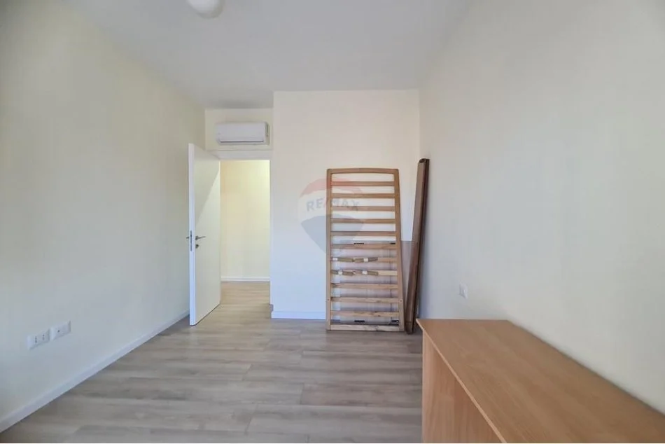 Tirane, jepet me qera apartament 2+1+Aneks+Ballkon Kati 1, 108 m² 750 € (Rruga e Kavajes)