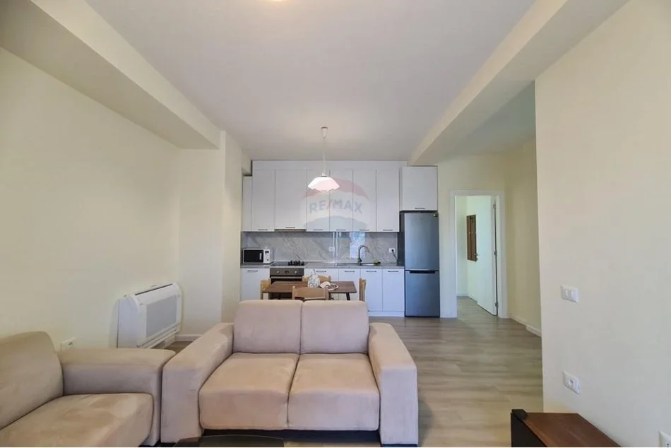 Tirane, jepet me qera apartament 2+1+Aneks+Ballkon Kati 1, 108 m² 750 € (Rruga e Kavajes)