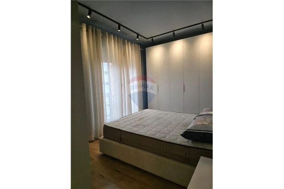 Tirane, jepet me qera apartament 2+1+Ballkon Kati 4, 120 m² 1.300 € (Kompleksi Delijorgji)