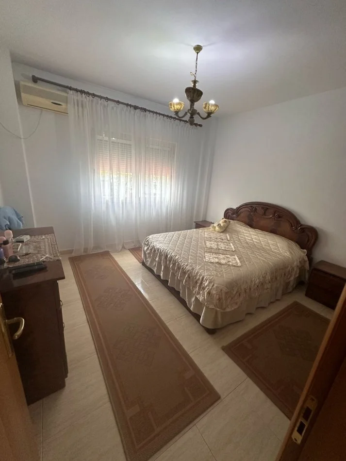 Tirane, jepet me qera apartament 2+1+Aneks+Ballkon Kati 2, 115 m² 700 € (Haxhi Hysen Dalliu)