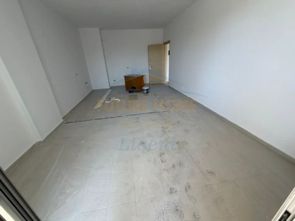 Tirane, shitet apartament 1+1 Kati 1, 71 m² 116.000 € (KINOSTUDIO)