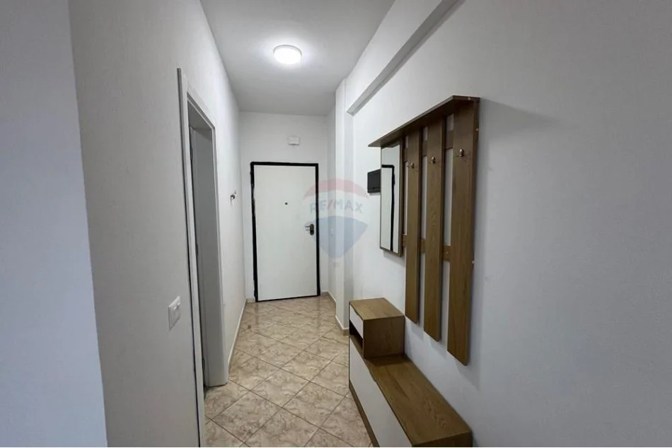Tirane, jepet me qera apartament 1+1 , 72 m² 550 € (Kompleksi Kika 1)