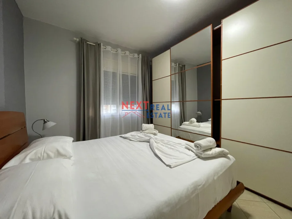 Vlore, jepet me qera apartament 1+1+Ballkon Kati 5, 55 m² 400 € (LUNGOMARE)