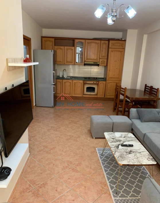 Tirane, jepet me qera apartament 2+1+Ballkon Kati 2, 90 m² 630 € (Komuna e Parisit)