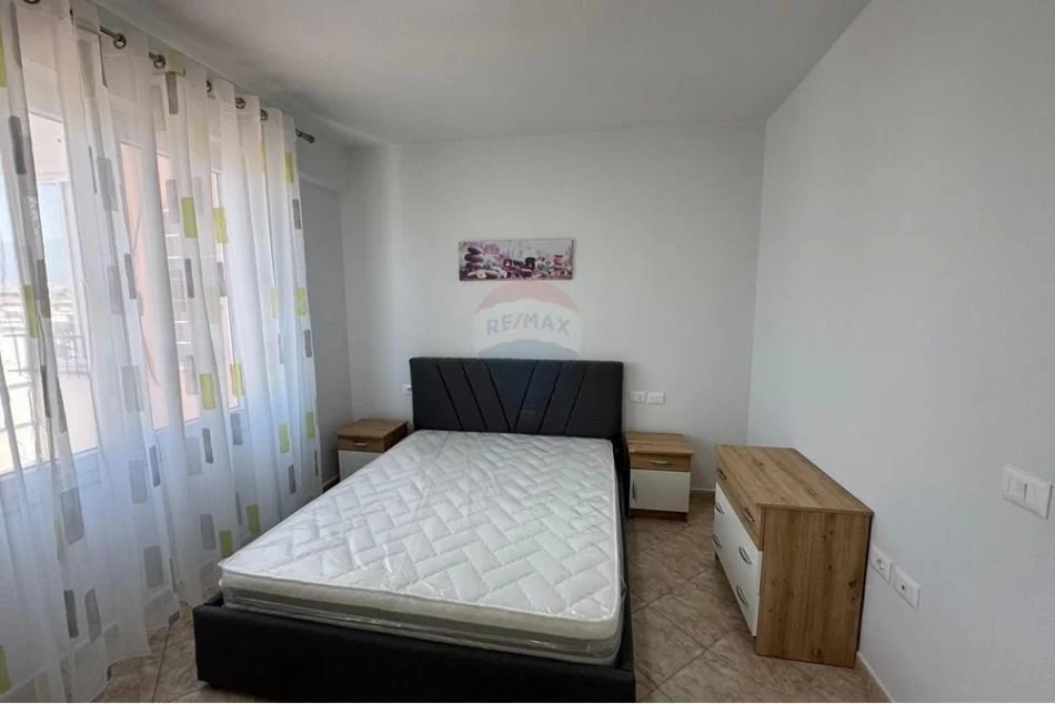 Tirane, jepet me qera apartament 1+1 , 72 m² 550 € (Kompleksi Kika 1)