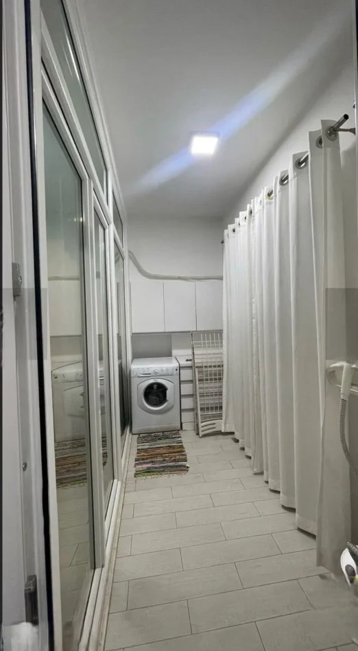 Tirane, jepet me qera apartament 1+1 Kati 5, 60 m² 680 € (KIKA 2)