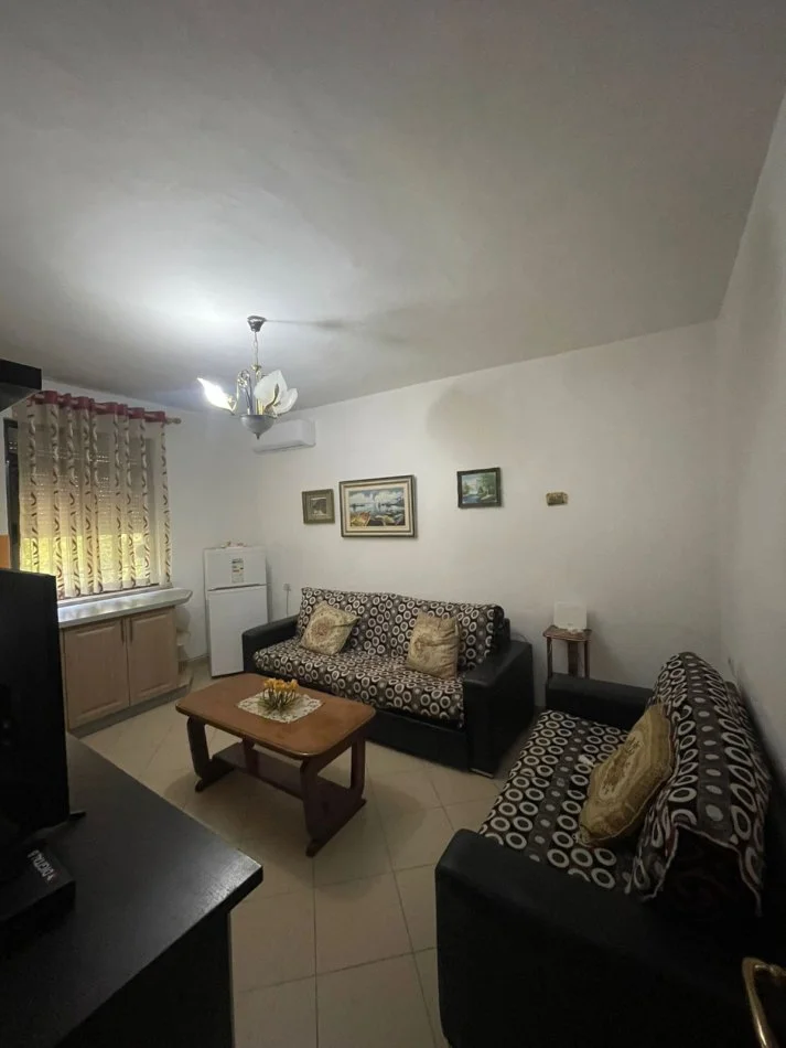 Tirane, jap me qera apartament 2+1+Ballkon Kati 1, 75 m² 450 € (Rruga Aleksander Moisiu)