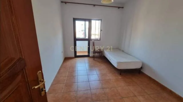 Tirane, jepet me qera apartament 4+1+BLK Kati 3, 136 m² 500 Euro (Rruga Aleksandër Moisiu)