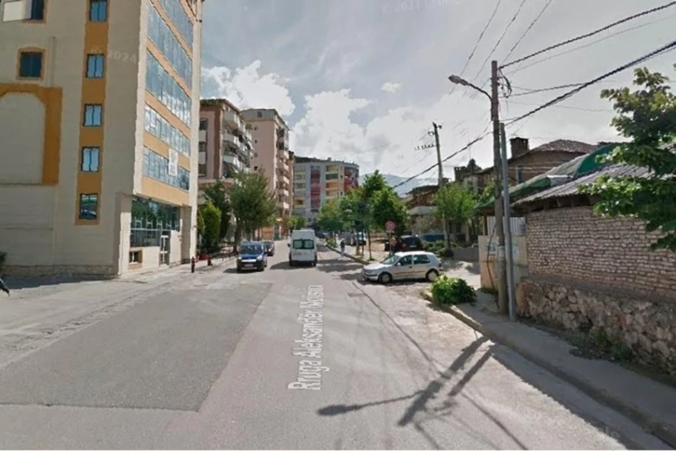 Tirane, jepet me qera ambjent biznesi Kati 5, 1.320 m² 5.500 € (Kinostudio)