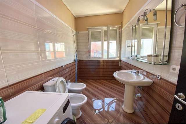 Tirane, jepet me qera apartament 2+1+BLK Kati 4, 130 m² 500 Euro