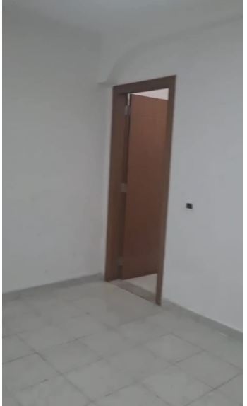 Tirane, jepet me qera Kati 0, 65 m² 650 € ( JEPET ME QERA AMBIENT BIZNESI NË SIRI KODRA – RRUGË KRYESORE!)