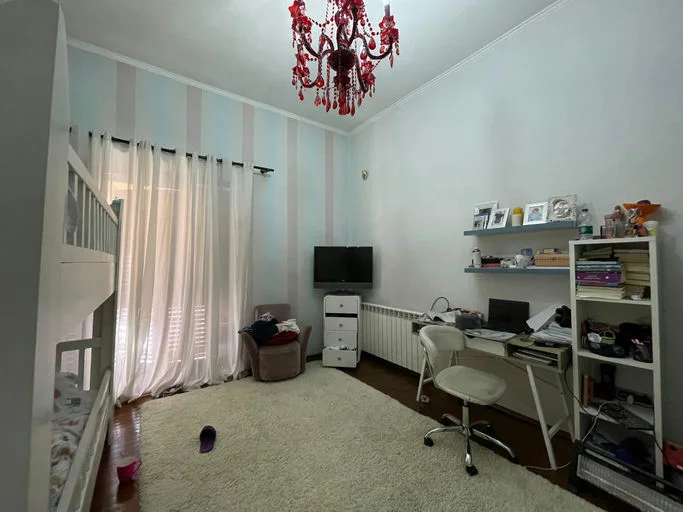 Tirane, jepet me qera apartament 2+1+Ballkon , 120 m² 1.300 € (Rruga ''Barrikadave")