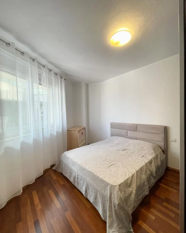 Tirane, jap me qera apartament duplex Dublex Kati 4, 165 m² 1.000 € (Kodra e Diellit)