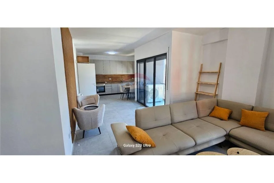 Tirane, jepet me qera 2+1+Aneks , 650 € 