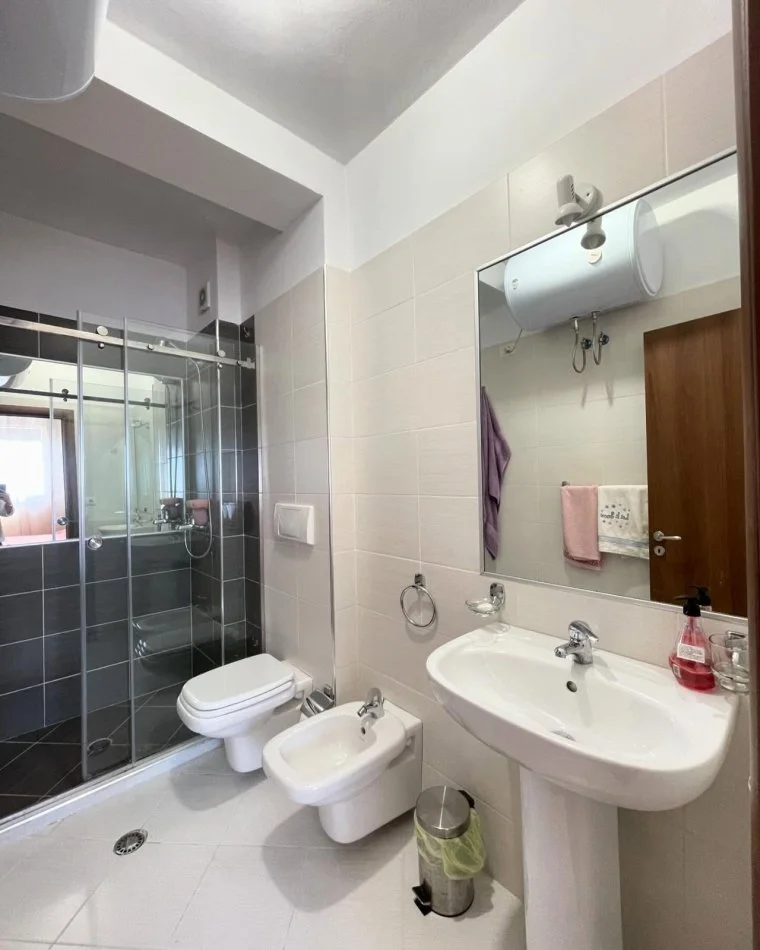 Tirane, jap me qera apartament duplex Dublex Kati 4, 165 m² 1.000 € (Kodra e Diellit)