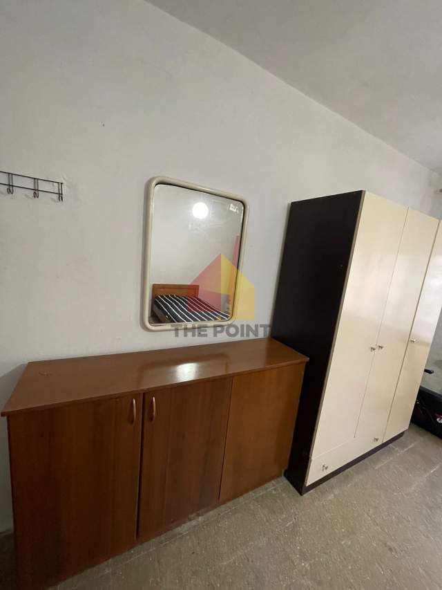 Tirane, jepet me qera apartament 1+1+A Kati 1, 70 m² 300 Euro (Bulevardi Bajram Curri)
