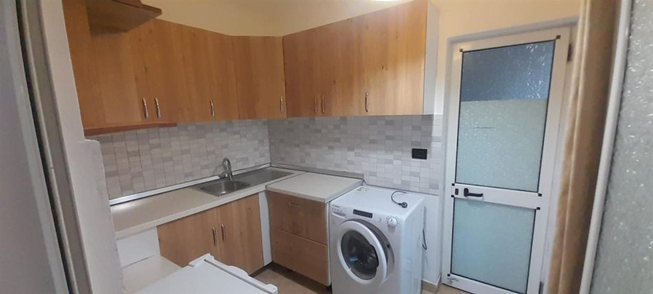 Tirane, jepet me qera apartament 1+1+Ballkon Kati 1, 54 m² 320 € (ne rrugen Xhanfize Keko Porcelan Tirane)