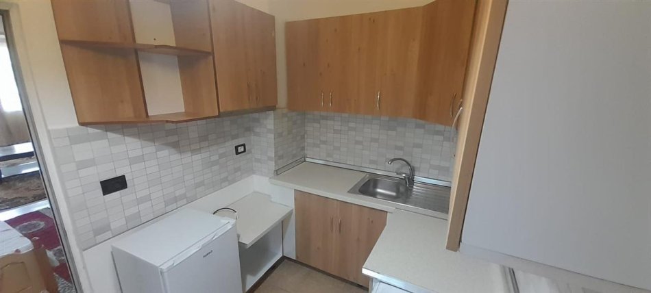 Tirane, jepet me qera apartament 1+1+Ballkon Kati 1, 54 m² 320 € (ne rrugen Xhanfize Keko Porcelan Tirane)