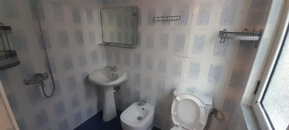 Tirane, jepet me qera apartament 1+1+Ballkon Kati 1, 54 m² 320 € (ne rrugen Xhanfize Keko Porcelan Tirane)
