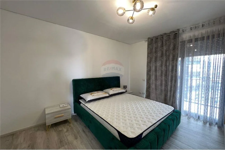 Tirane, jepet me qera apartament 2+1+Aneks+Ballkon Kati 8, 120 m² 850 € (rruga e Kavajes)
