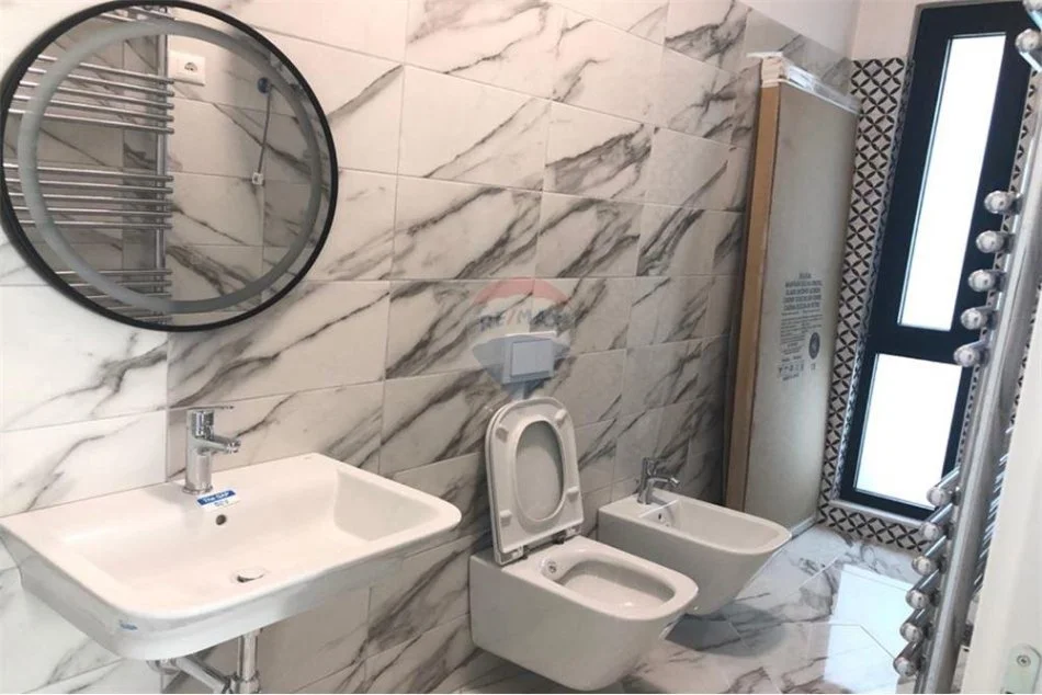 Tirane, jepet me qera apartament 2+1+Aneks+Ballkon Kati 4, 128 m² 1.000 € (Square 21)