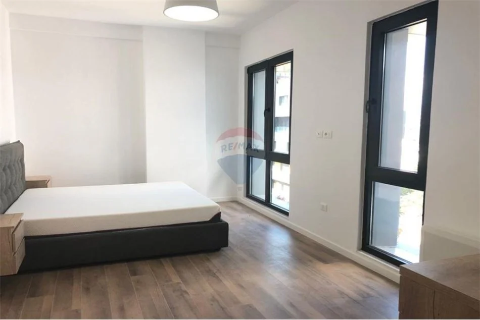 Tirane, jepet me qera apartament 2+1+Aneks+Ballkon Kati 4, 128 m² 1.000 € (Square 21)