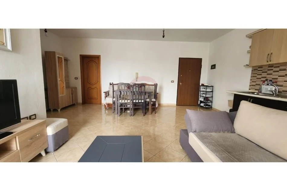 Tirane, jepet me qera apartament 2+1+Ballkon Kati 6, 95 m² 500 € (Don Bosko)