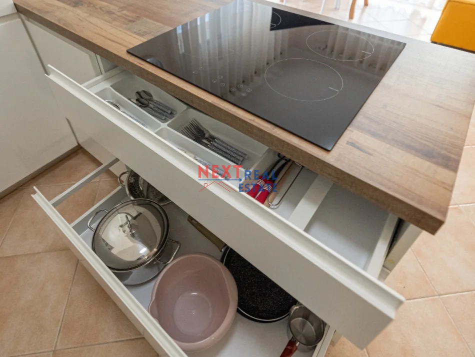 Vlore, jepet me qera apartament 1+1+Ballkon , 350 € (LUNGOMARE)