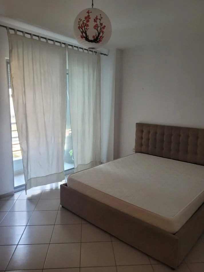 Tirane, shitet apartament 1+1 Kati 2, 70 m² 167.000 € (Rruga Robert Zhvarc,Komuna e Parisit)