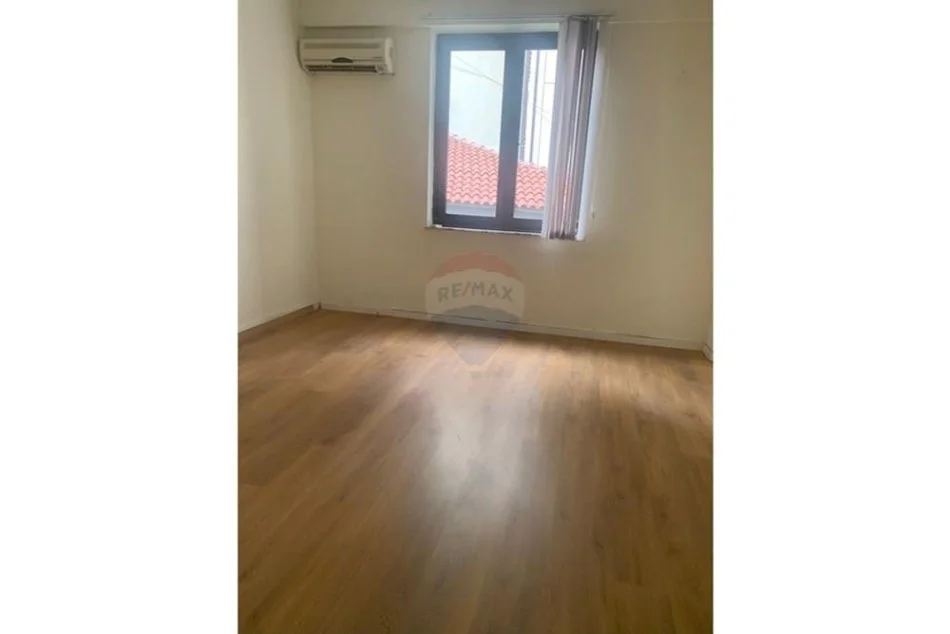 Tirane, jepet me qera zyre Kati 1, 170 m² 1.200 € (Rruga e Dibres)