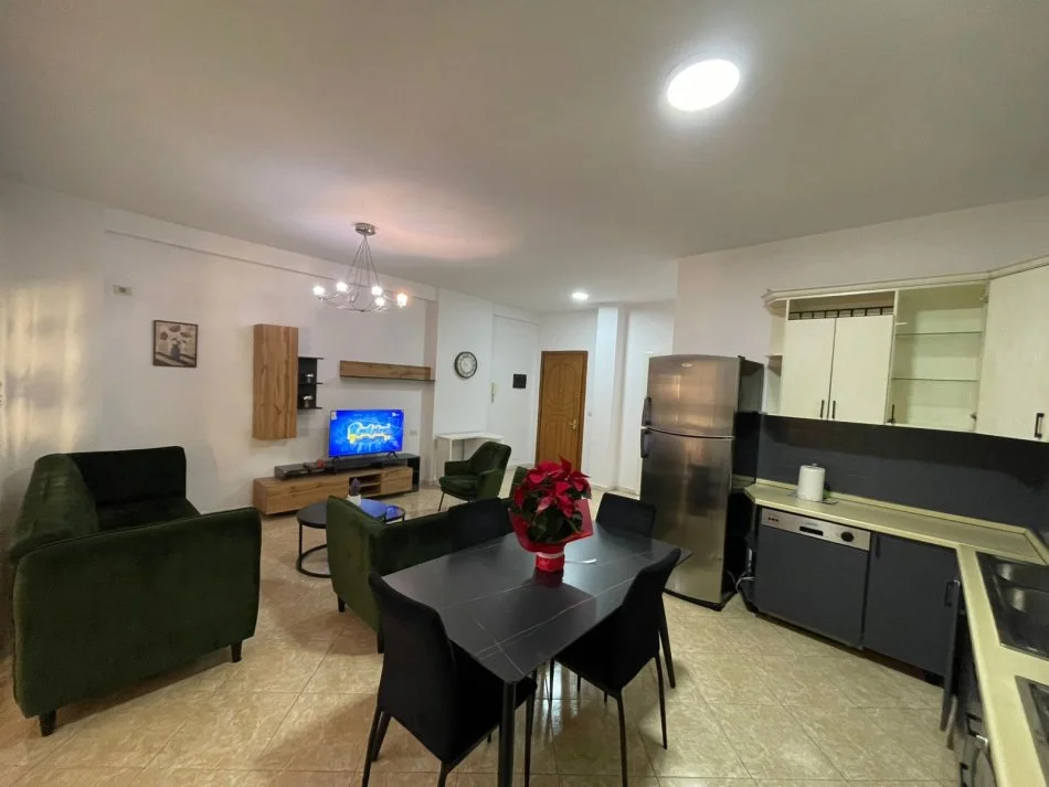 Tirane, jepet me qera apartament 2+1 , 102 m² 750 € (komuna parisit)