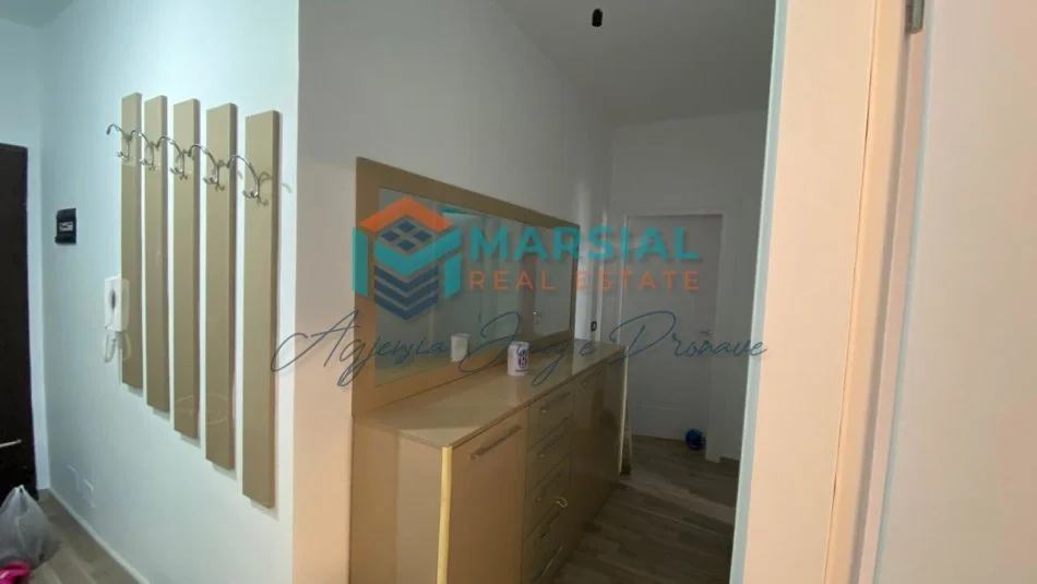Tirane, jepet me qera apartament 2+1+Ballkon Kati 4, 100 m² 510 € 