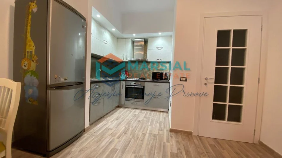 Tirane, jepet me qera apartament 2+1+Ballkon Kati 4, 100 m² 510 € 