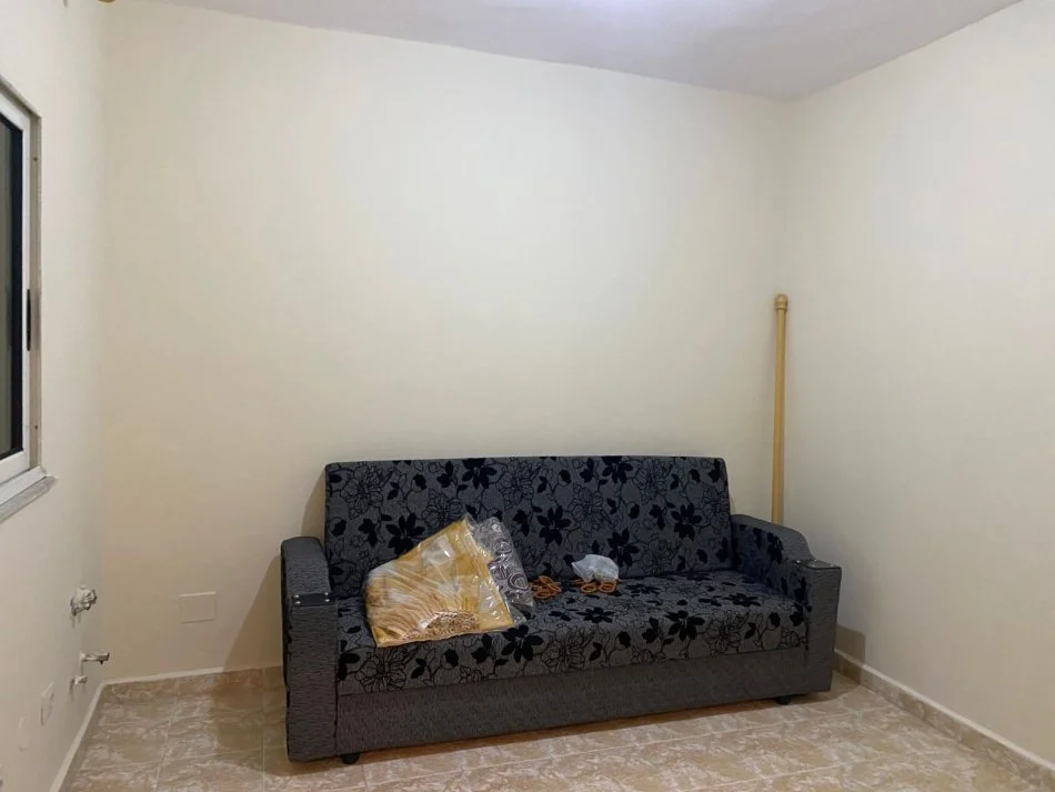 Tirane, jepet me qera apartament 3+1 Kati 3, 120 m² 700 € (komuna parisit)