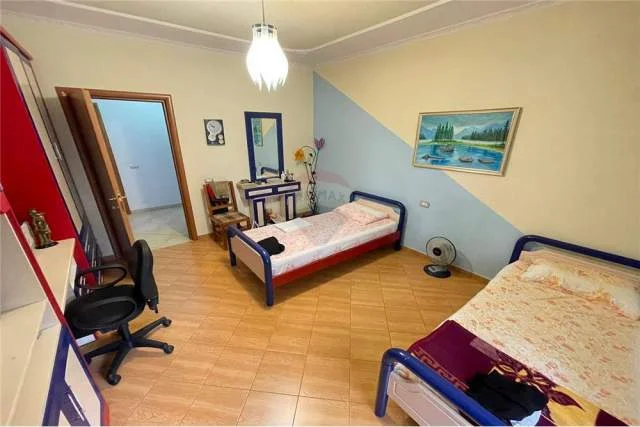 Tirane, jepet me qera apartament Kati 3, 118 m² 450 Euro (Eleonora)