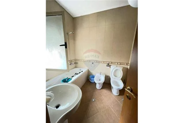Tirane, jepet me qera apartament Kati 3, 118 m² 450 Euro (Eleonora)
