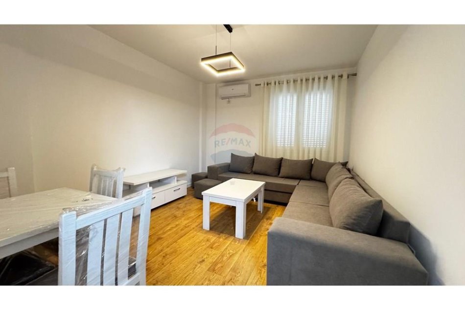 Tirane, jepet me qera apartament 1+1 Kati 1, 60 m² 350 € (kodra e priftit)