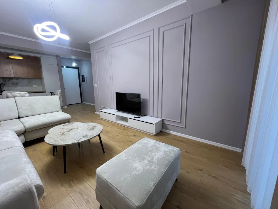 Tirane, jepet me qera apartament 2+1 Kati 1, 105 m² 750 € (KODRA DIELLIT)