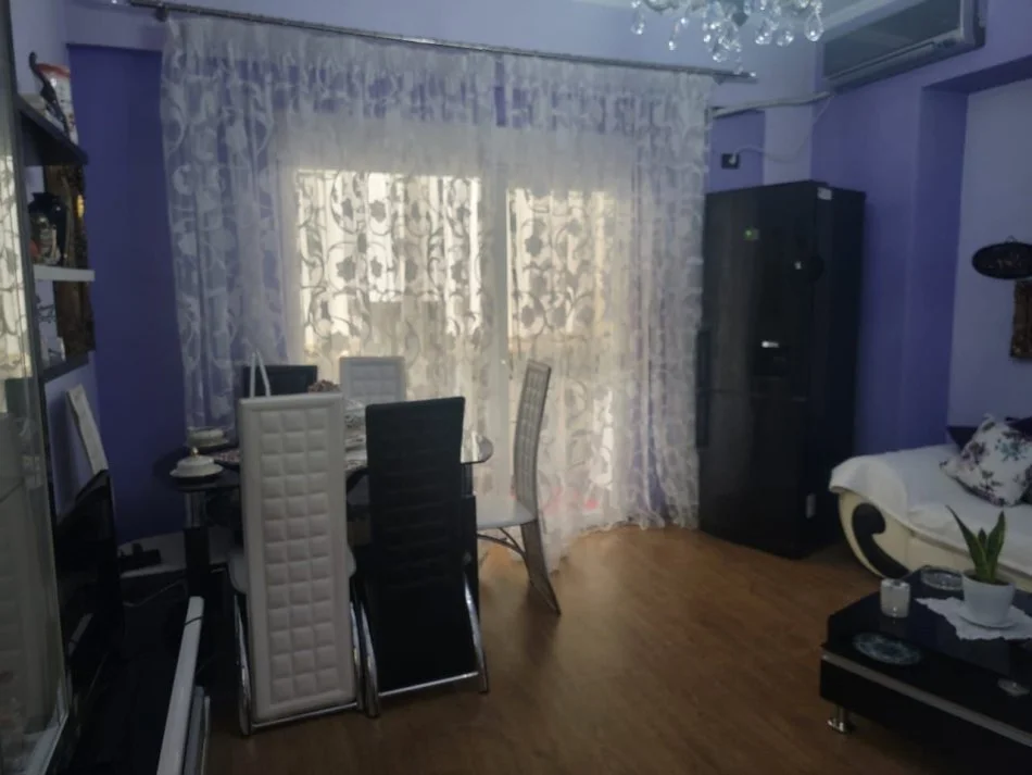 Tirane, jepet me qera apartament 2+1+Ballkon Kati 4, 90 m² 600 € (Kodra Diellit)